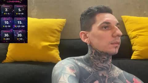 Snapshot of max_reaves chatting on 12-01-25, 05:45 online show from 12-01-25, 05:45