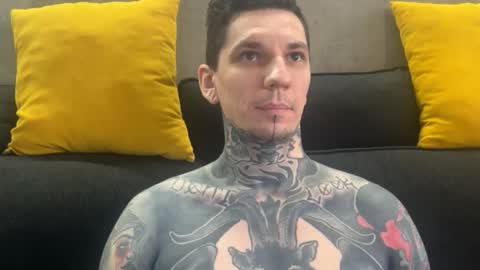 Snapshot of max_reaves chatting on 12-14-25, 05:57 online show from 12-14-25, 05:57