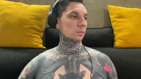 Snapshot of max_reaves chatting on 12-15-25, 05:23 online show from 12-15-25, 05:23