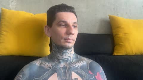 Snapshot of max_reaves chatting on 12-18-25, 05:57 online show from 12-18-25, 05:57