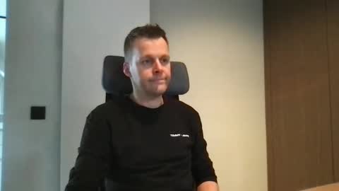 Snapshot of max_straight_1 chatting on 12-31-24, 02:14 Max take off clothes online show from 12-31-24, 02:14