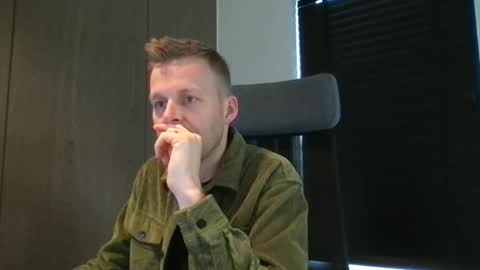 Snapshot of max_straight_1 chatting on 01-23-25, 12:09 Max take off clothes online show from 01-23-25, 12:09