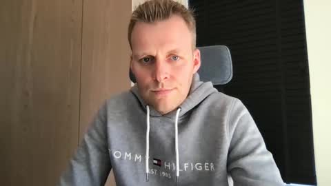 Snapshot of max_straight_1 chatting on 01-27-25, 10:38 Max take off clothes online show from 01-27-25, 10:38