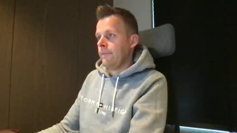 Snapshot of max_straight_1 chatting on 01-28-25, 07:43 Max take off clothes online show from 01-28-25, 07:43