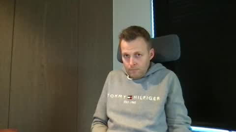 Snapshot of max_straight_1 chatting on 01-28-25, 12:00 Max take off clothes online show from 01-28-25, 12:00