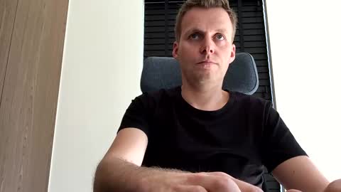 Snapshot of max_straight_1 chatting on 02-18-25, 11:22 Max take off clothes online show from 02-18-25, 11:22