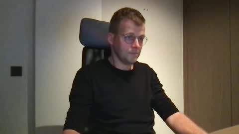 Snapshot of max_straight_1 chatting on 02-24-25, 06:58 Max take off clothes online show from 02-24-25, 06:58