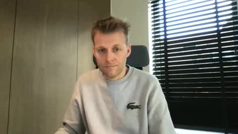 Max take off clothes online show from 11-21-25, 09:52