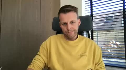 Snapshot of max_straight_1 chatting on 03-02-26, 10:22 Max take off clothes online show from 03-02-26, 10:22