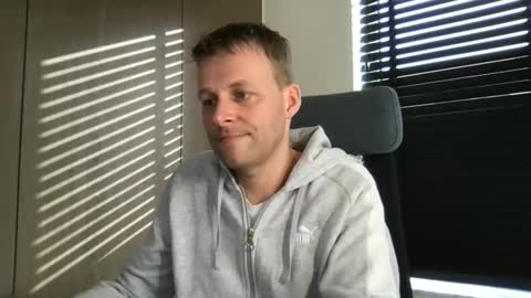 Snapshot of max_straight_1 chatting on 03-06-26, 08:44 Max take off clothes online show from 03-06-26, 08:44