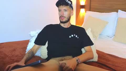 Snapshot of max_tayloor chatting on 12-21-25, 09:16 Max Taylor online show from 12-21-25, 09:16