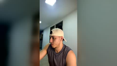 max_valiant1 online show from 04-19-26, 02:33