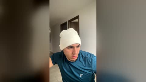 max_valiant1 online show from 04-21-26, 12:33