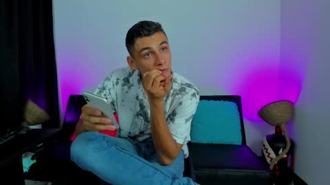 MAX     online show from 02-21-26, 06:47