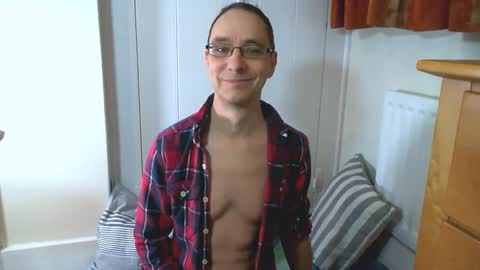 Snapshot of maxdavies chatting on 02-10-26, 10:52 Max Davies online show from 02-10-26, 10:52