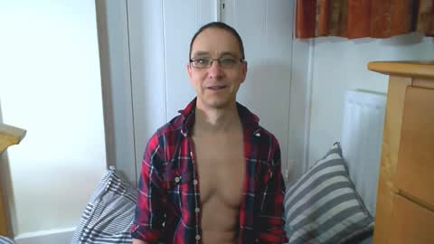 Snapshot of maxdavies chatting on 02-16-26, 10:33 Max Davies online show from 02-16-26, 10:33