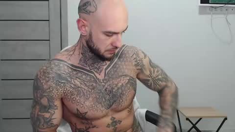 Snapshot of maxi_foxxx chatting on 04-28-26, 04:28 Maximus Fox online show from 04-28-26, 04:28