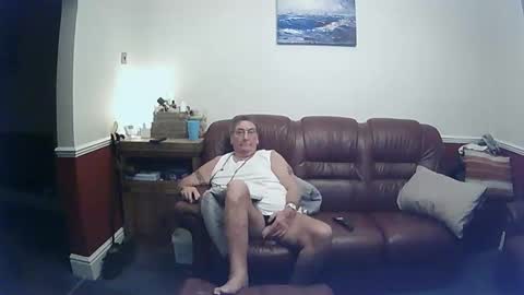 Snapshot of maxi_johnes chatting on 12-13-24, 08:04 MAX online show from 12-13-24, 08:04