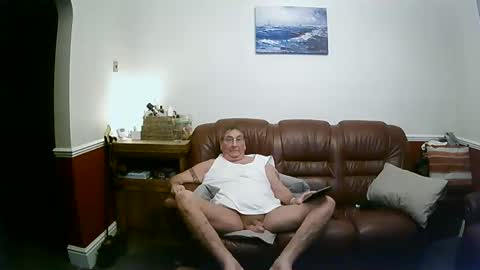 Snapshot of maxi_johnes chatting on 12-14-24, 01:17 MAX online show from 12-14-24, 01:17