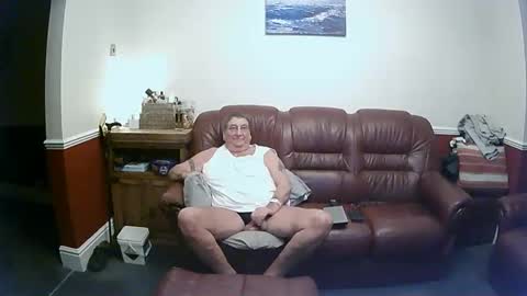 Snapshot of maxi_johnes chatting on 12-15-24, 09:20 MAX online show from 12-15-24, 09:20