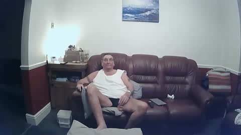 Snapshot of maxi_johnes chatting on 12-19-24, 01:28 MAX online show from 12-19-24, 01:28