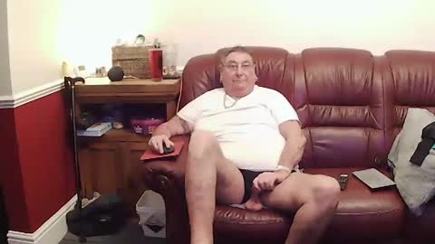 MAX online show from 04-08-26, 10:10