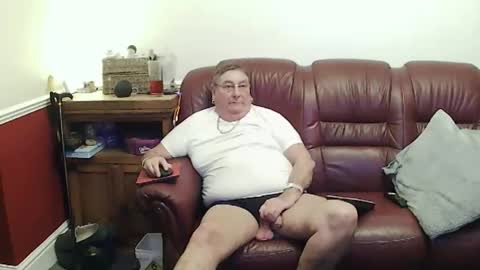 MAX online show from 04-17-26, 11:41