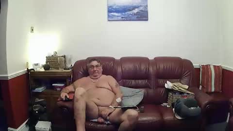 Snapshot of maxi_johnes chatting on 05-13-26, 10:38 MAX online show from 05-13-26, 10:38