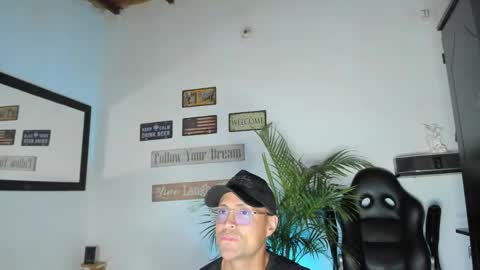 MAXI      online show from 04-14-26, 11:22