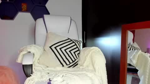 Max online show from 02-09-25, 04:57