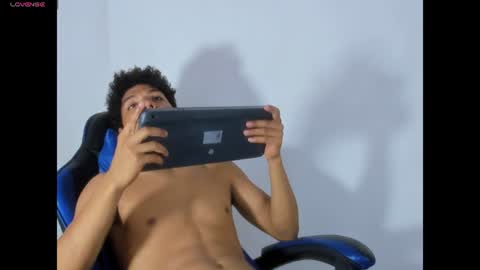 Maximiliano online show from 07-18-26, 01:48