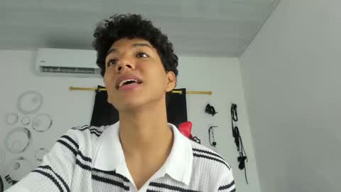 Maximiliano online show from 11-22-25, 07:02