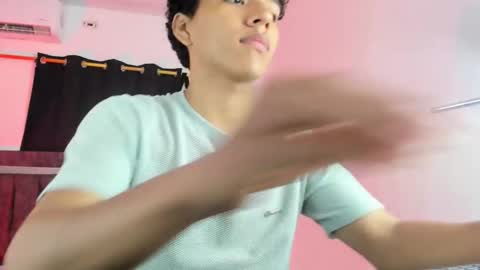 Maximiliano online show from 11-23-25, 07:24