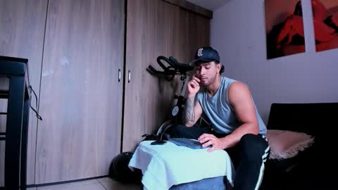 Snapshot of maximo004 chatting on 10-17-25, 02:30 Maximo online show from 10-17-25, 02:30