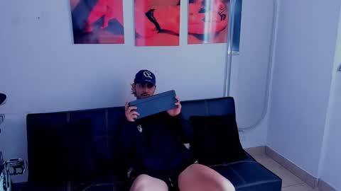 Snapshot of maximo004 chatting on 10-22-25, 02:28 Maximo online show from 10-22-25, 02:28