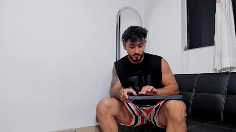 Snapshot of maximo004 chatting on 11-20-25, 03:07 Maximo online show from 11-20-25, 03:07