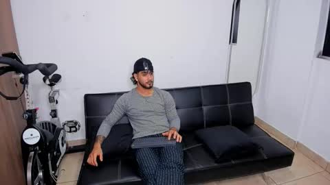 Snapshot of maximo004 chatting on 11-24-25, 02:44 Maximo online show from 11-24-25, 02:44