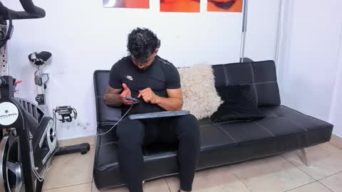 Snapshot of maximo004 chatting on 11-26-25, 03:07 Maximo online show from 11-26-25, 03:07