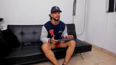 Snapshot of maximo004 chatting on 11-28-25, 03:31 Maximo online show from 11-28-25, 03:31