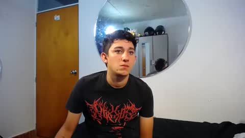 Snapshot of maximo_and_isa chatting on 09-11-25, 02:55 -- maximo and isa -- online show from 09-11-25, 02:55