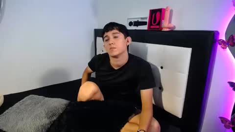 Snapshot of maximo_and_isa chatting on 10-05-25, 01:48 -- maximo and isa -- online show from 10-05-25, 01:48