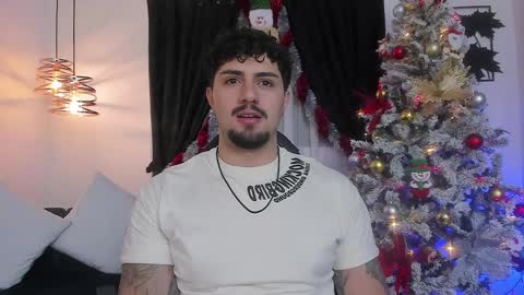 Snapshot of maximo_rodriguez chatting on 12-19-24, 06:01 Maximo online show from 12-19-24, 06:01