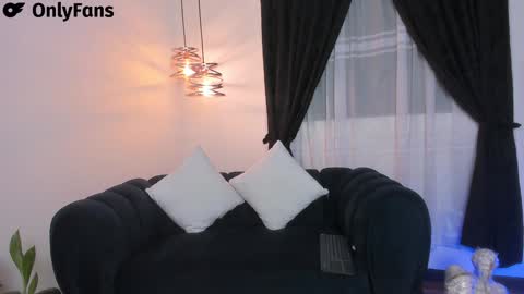 Snapshot of maximo_rodriguez chatting on 01-28-25, 10:34 Maximo online show from 01-28-25, 10:34