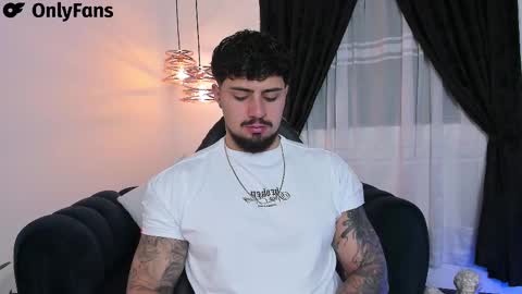 Snapshot of maximo_rodriguez chatting on 03-04-25, 05:21 Maximo online show from 03-04-25, 05:21