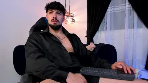 Snapshot of maximo_rodriguez chatting on 09-12-25, 05:18 Maximo online show from 09-12-25, 05:18