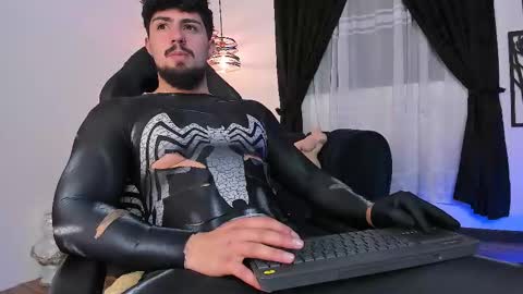 Snapshot of maximo_rodriguez chatting on 10-27-25, 05:00 Maximo online show from 10-27-25, 05:00