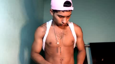 Maximo Aron Vega online show from 02-15-25, 05:09