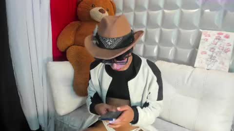 Snapshot of maximus1920 chatting on 07-13-26, 08:22 maximus1920 online show from 07-13-26, 08:22