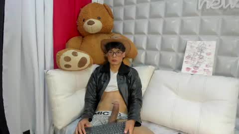 Snapshot of maximus1920 chatting on 07-15-26, 06:02 maximus1920 online show from 07-15-26, 06:02