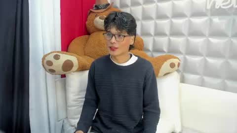 Snapshot of maximus1920 chatting on 07-19-26, 04:33 maximus1920 online show from 07-19-26, 04:33